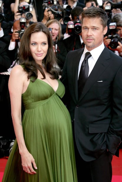 Brad Pitt y Angelina Jolie siempre han sido una de las parejas más aclamadas en las alfombras rojas. En la imagen, en el estreno de ‘Kung Fu Panda’ en el Festival de Cannes de 2008, cuando Jolie estaba embarazada de los gemelos. 