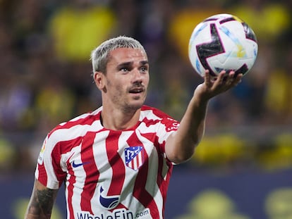 Antoine Griezmann celebra un gol al Cádiz en el Carranza.