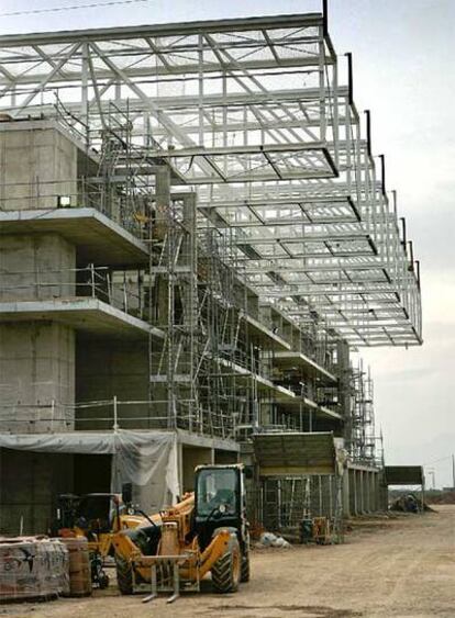 Obras del centro de tecnificación deportiva de Vila-real, ayer.