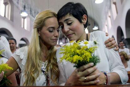Lilian Tintori y Patricia de Ceballos en una vigilia el 6 de junio.