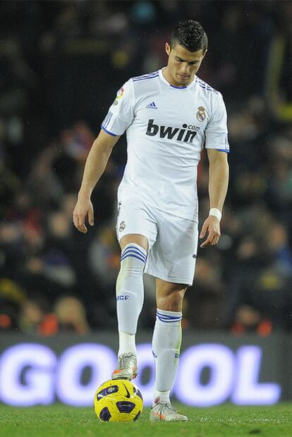 Cristiano Ronaldo, durante el encuentro contra el Barcelona en el Camp Nou.