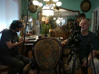 José Luis López Linares rodando en casa de Eugeni Forcano.