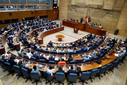 Vista general del pleno de la Asamblea de Madrid, el jueves día 10 de octubre.