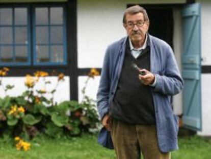 El escritor G&uuml;nter Grass en su casa danesa de Mon en 2006. 