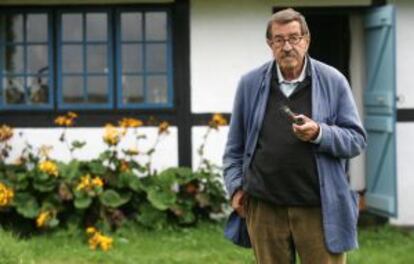 El escritor G&uuml;nter Grass en su casa danesa de Mon en 2006. 