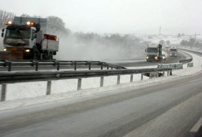 El puerto de Altube, en el kilómetro 33 de la AP-68, se vio afectado por la fuerte nevada.