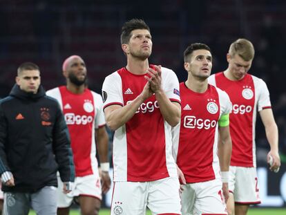 Los jugadores del Ajax, ante el Getafe en Liga Europa.