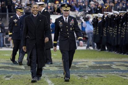 Obama asiste a un partido del fútbol entre militares el sábado en Landover (Marryland).