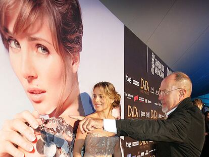 Elsa Pataky y el director de cine Bigas Luna, en la presentación de su nueva película <i>Didi Hollywood</i>, que se rodó en Alicante.