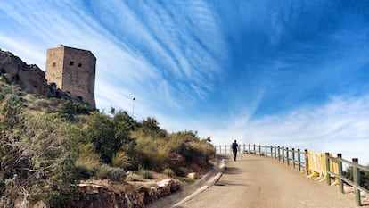 Subida a la torre de Santa Elena, también conocida como torre de La Azohía (Región de Murcia).