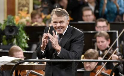 El letón Mariss Jansons dirige el Concierto de Año Nuevo, el 1 de enero de 2016.