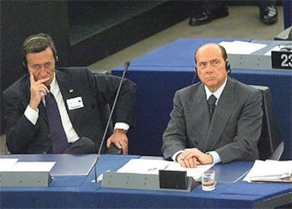 Gianfranco Fini y Silvio Berlusconi, en una sesión del Parlamento Europeo la semana pasada.
/ AFP
