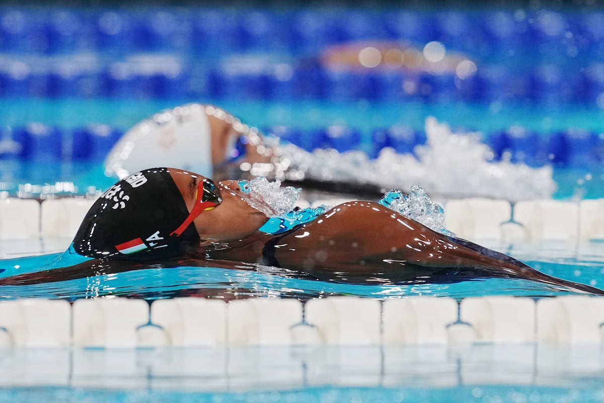 Sara Curtis pulveriza el récord del mundo de 50m espalda