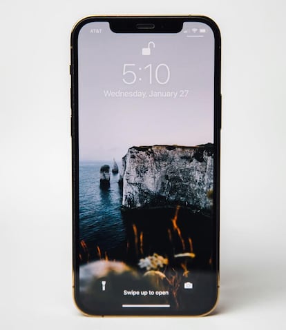 Imagen frontal de un teléfono iPhone de Apple