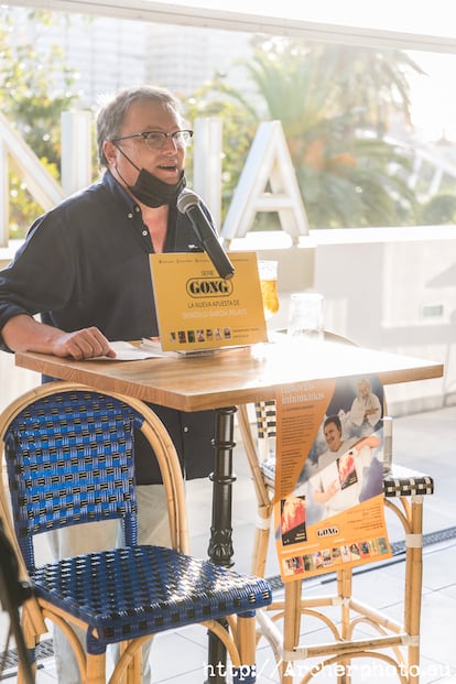 Alfonso Aguado, de Los Inhumanos, durante la presentación del libro de memorias del grupo.