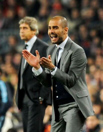 Josep Guardiola y Manuel Pellegrini durante el Barcelona-Real Madrid de la temporada 2009-2010.