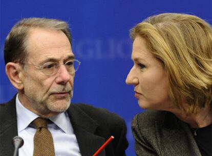 Javier Solana y Tzipi Livni, en la rueda de prensa conjunta que ofrecieron tras la reunión de la ministra israelí con los Veintisiete en Bruselas.