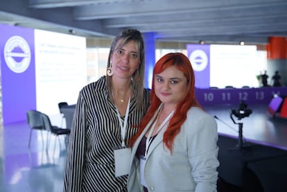 Ana Milena y Andrea Rodríguez durante el evento: Desafíos de la Ciberseguridad, de PRISA Media, en Bogotá, el 9 de marzo de 2023.