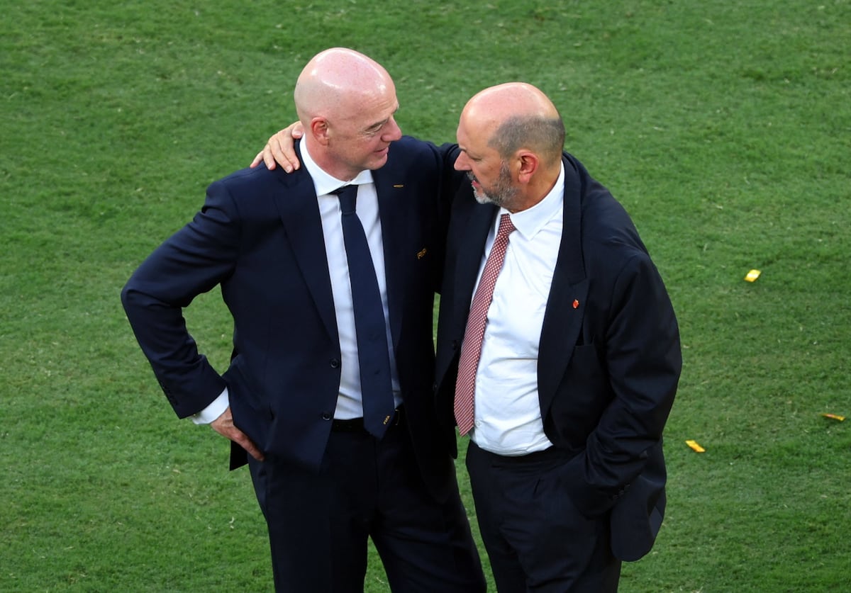Infantino maniobra para ganar apoyos en su momento de máxima debilidad como presidente de la FIFA