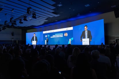 El presidente de Grupo Prisa, Joseph Oughourlian, habla durante la apertura del Foro Económico Internacional América Latina y el Caribe 2025. 