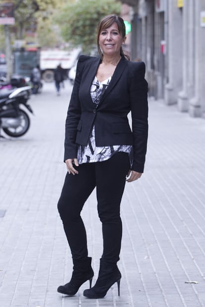Alicia Sánchez-Camacho, frente a la sede del PP.