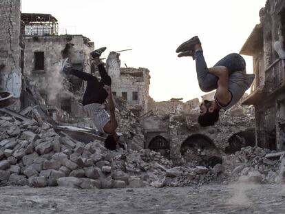 Acrobacias como antídoto de guerra en Alepo