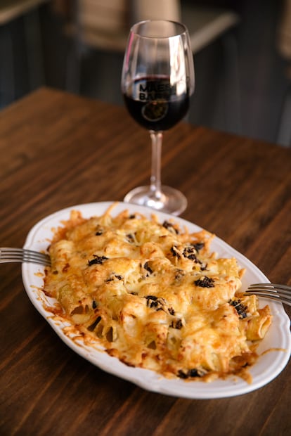 la receta de Cáliz de los hermanos con una una bechamel de queso bien untuosa.