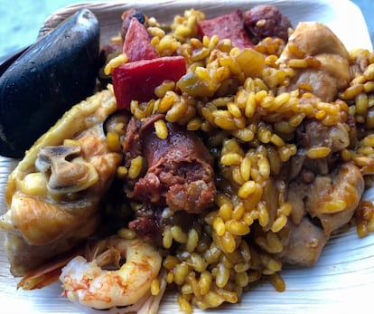 IMPECABLE PUNTO DEL ARROZ DE LA SPANISH PAELLA / CAPEL