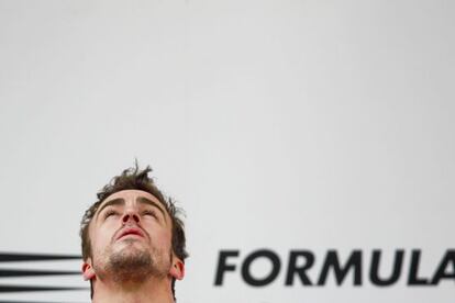 Fernando Alonso, en el podio tras ganar el Gran Premio de China