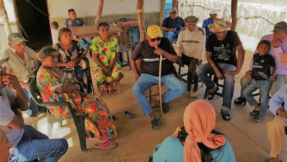 Una de las reuniones que mantienen habitualmente los miembros de la comunidad wayuu.