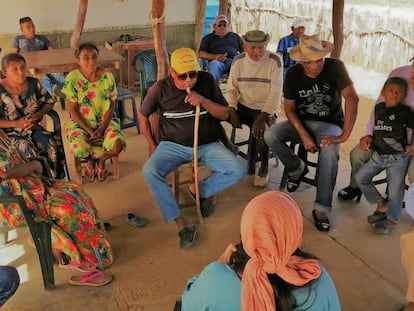 Una de las reuniones que mantienen habitualmente los miembros de la comunidad wayuu.