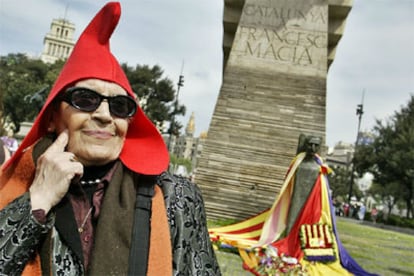 La supervivente del Holocausto y combatiene republicana durante la Guerra Civil, Neus Catalá, durante el acto de recuerdo en Barcelona a la II República.