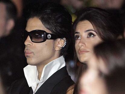 Prince y Penélope Cruz en el homenaje a Versace