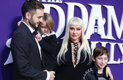 Christina Aguilera con su actual pareja, Mattew Rutler, y sus dos hijos Summer y Max en un estreno el 6 de octubre en Los Ángeles.