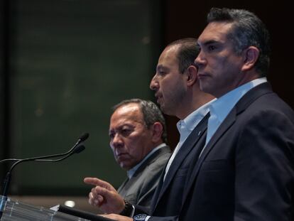Jesús Zambrano (PRD), Marko Cortés (PAN) y Alejandro Moreno (PRI) en Ciudad de México, en mayo de 2022.
