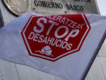 Concentración contra los desahucios en el País Vasco.