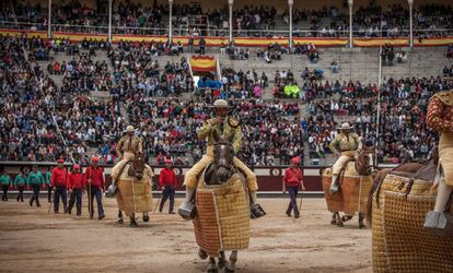 Paseíllo en la plaza de toros de Las Ventas.