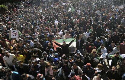Manifestantes contra la candidatura del presidente Buteflika a la reelección, el viernes en Argel. 