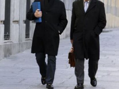 Dorribo (izquierda), a su llegada al tribunal el pasado 21 de febrero.