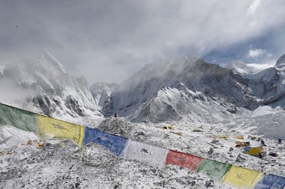 Vista general del camp base de l'Everest un dia després del terratrèmol.