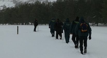 El grupo de rescate que buscaba a un senderista en el Parque Natural de Cazorla, este jueves.