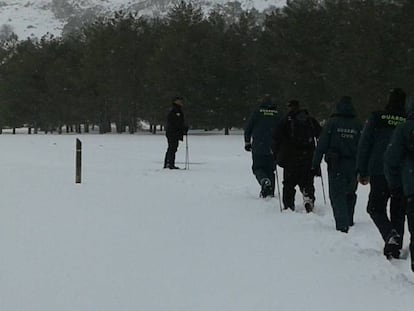 El grupo de rescate que buscaba a un senderista en el Parque Natural de Cazorla, este jueves.