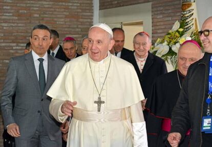 El Papa visita este domingo la iglesia del aeropuerto antes de viajar a Abu Dabi.