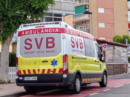 Foto de archivo de ambulancia de Soporte Vital Básico (SVB).
