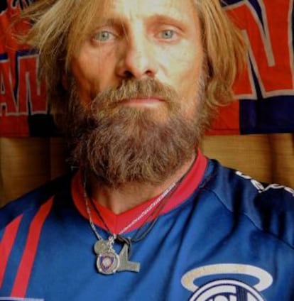 Viggo Mortensen, con la camiseta de San Lorenzo.