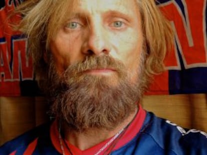 Viggo Mortensen, con la camiseta de San Lorenzo.