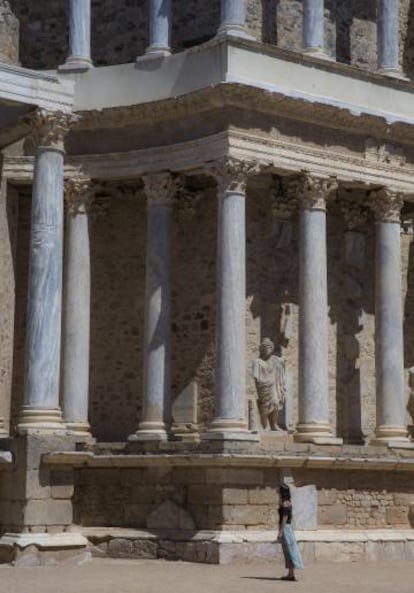 El teatro romano de Mérida (Badajoz), construido bajo el patrocinio de Agripa, yerno de Augusto, entre los años 16 y 15 antes de Cristo.