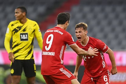 Kimmich celebra con Lewandowski el gol del triunfo del Bayern