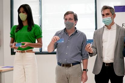 Desde la izquierda, Villacís, Almeida y Aniorte, en la presentación de la iniciativa, en agosto.