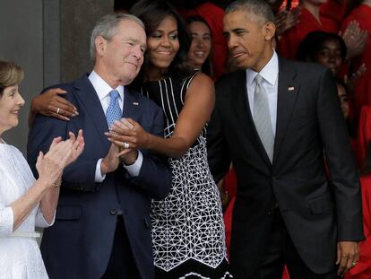 Laura y George W. Bush, Michelle y Barack Obama en la inauguraci&oacute;n del Museo nacional de historia y cultura afroamericana.